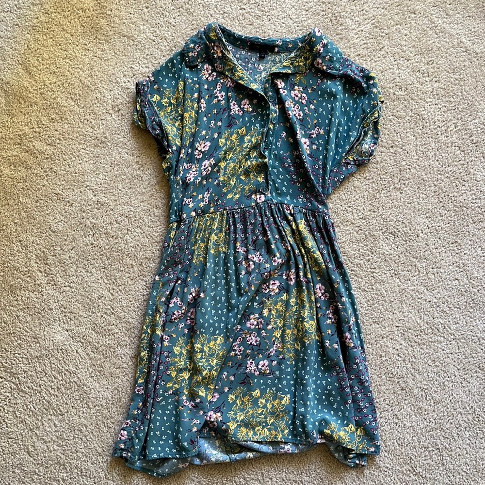 Flutter Sleeve Dress with Collar